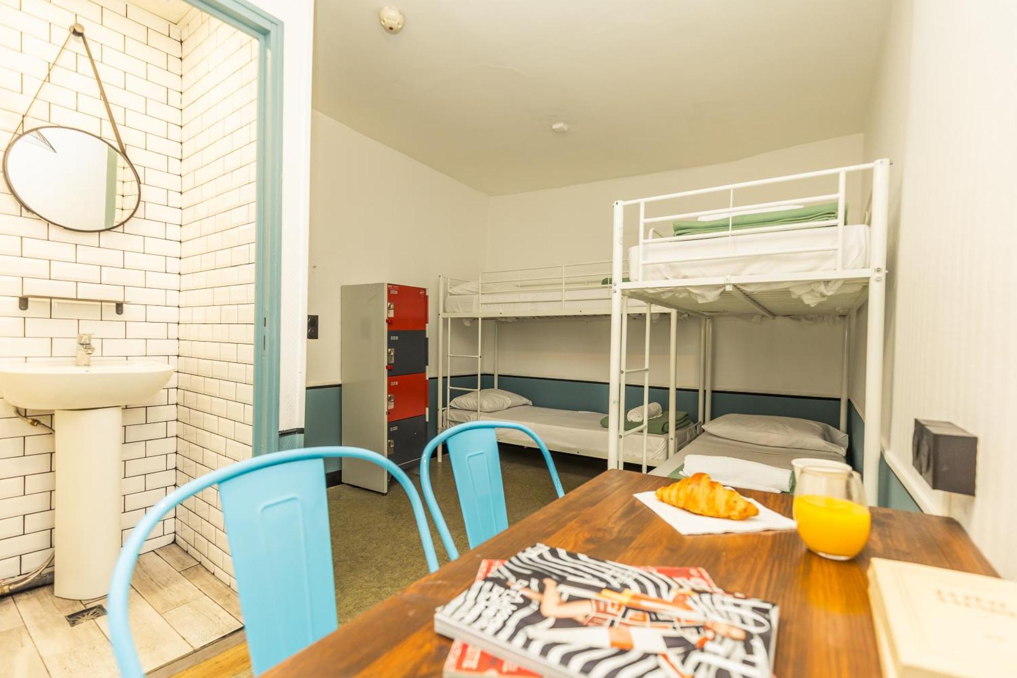 Chambre Quadruple avec Douche
